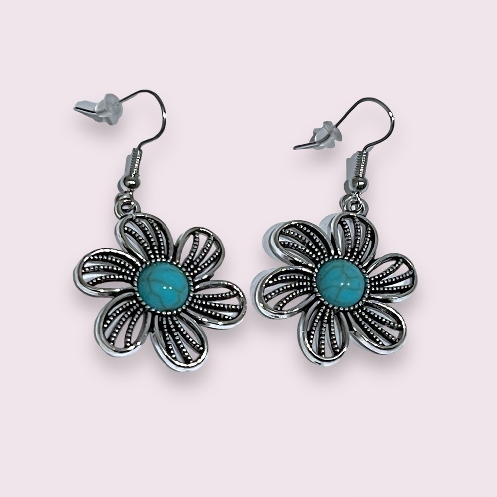 Faux turquoise boho flower fashion earrings, silver tone, NEW